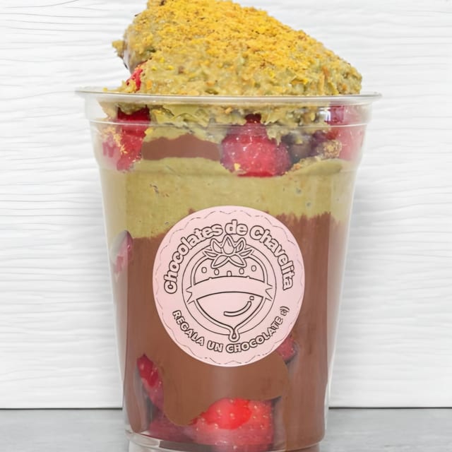 Dubai Chocolate Strawberry Pistachio Cup (20 Ounce).